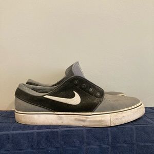 Stefan Janoski, Gray and black Nikes